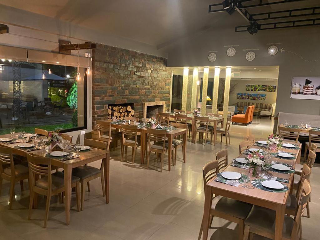 Howard Johnson Hotel Йерба-Буэна Экстерьер фото