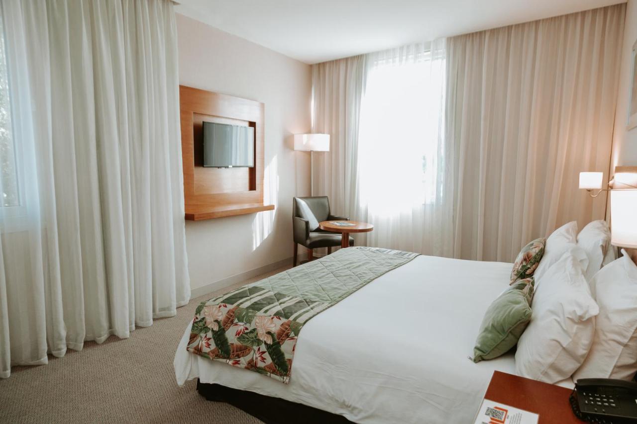 Howard Johnson Hotel Йерба-Буэна Экстерьер фото