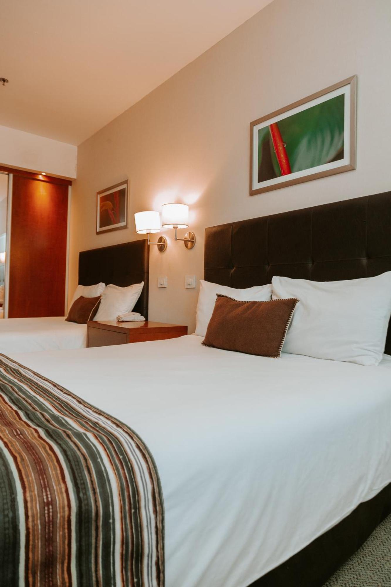Howard Johnson Hotel Йерба-Буэна Экстерьер фото