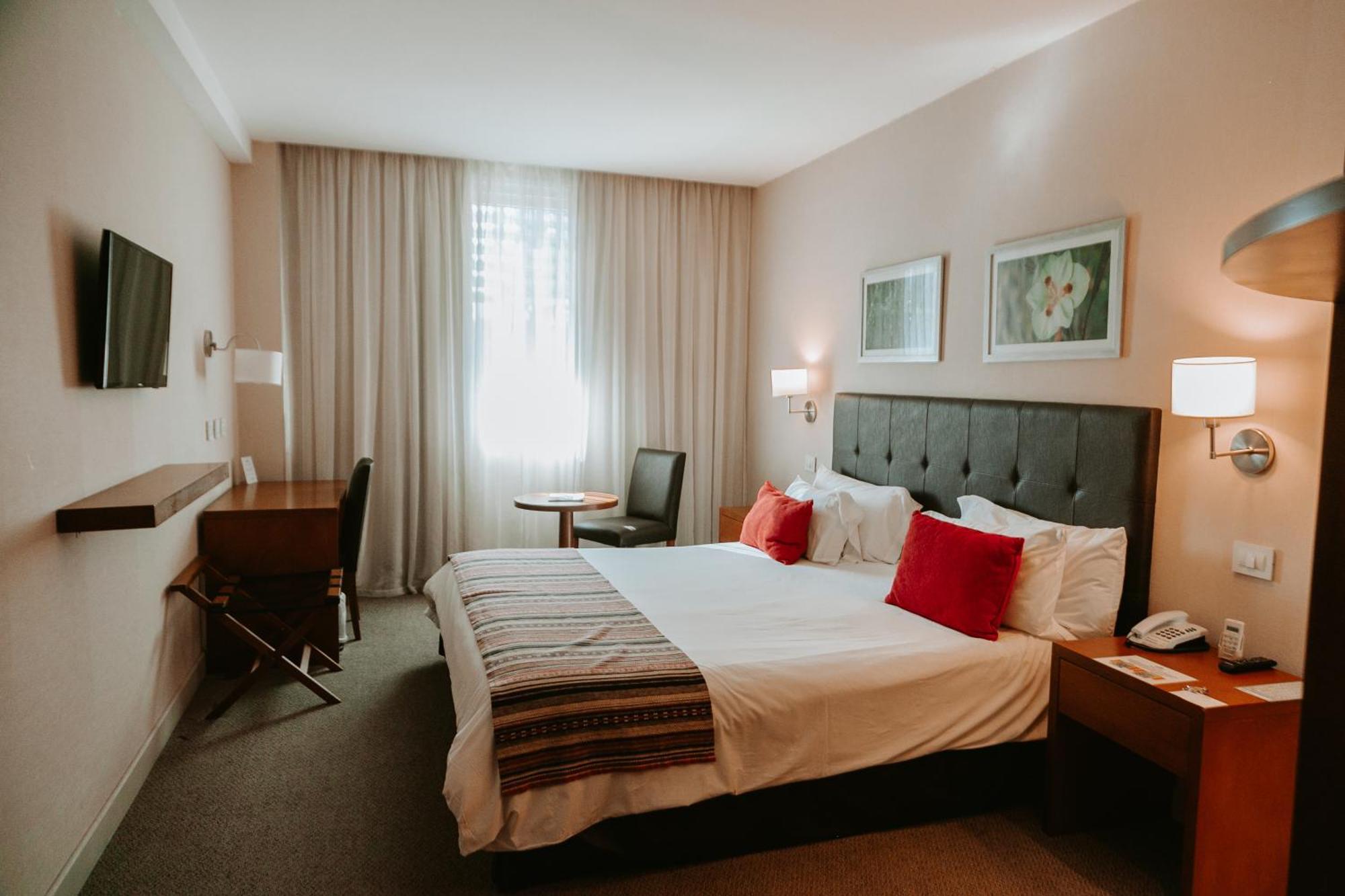 Howard Johnson Hotel Йерба-Буэна Экстерьер фото