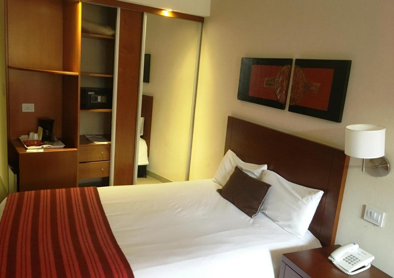 Howard Johnson Hotel Йерба-Буэна Экстерьер фото